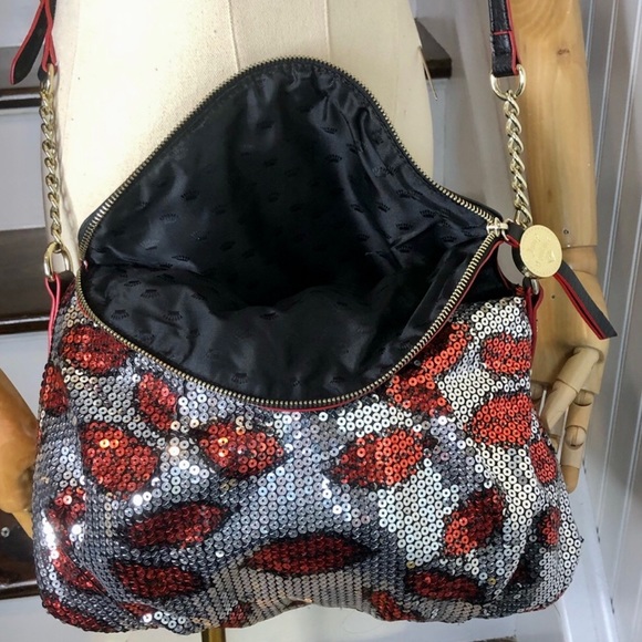 JUICY COUTURE Red Lipstick Kiss Lips Sequin Adjustable Crossbody Shoulder Bag - Picture 8 of 17